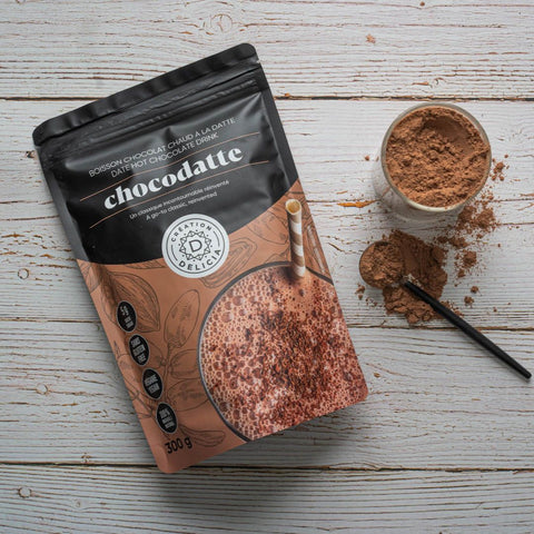 Prêt-à-boire Chocodatte, un chocolat chaud nutritif composé de cacao et de sucre de dattes